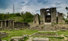 Unveiling Kashmir: A Beginner's Guide to Traveling and Discovering its Historic Monuments