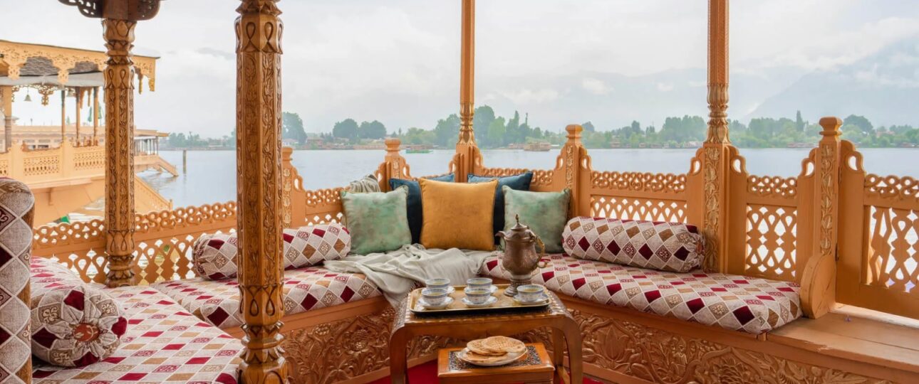 Dal Lake’s Floating Heritage: Houseboats that Redefine Luxury and Tradition