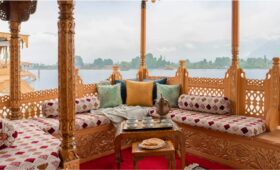 Dal Lake’s Floating Heritage: Houseboats that Redefine Luxury and Tradition