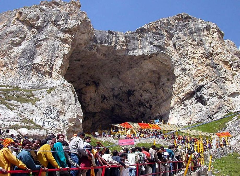 Spiritual Serenity Meets Himalayan Majesty – Embark on Your Amarnath Yatra & Kashmir Adventure Today!