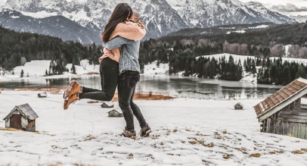 Kashmir Honeymoon Packages 2025 – Romance in Paradise