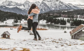 Kashmir Honeymoon Packages 2025 – Romance in Paradise