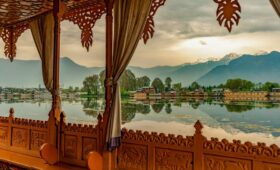 Srinagar Houseboat Packages 2026 | Immerse Yourself in Dal Lake’s Timeless Charm