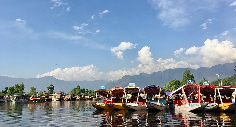 Kashmir Tour Packages from Ahmedabad – Best Itineraries & Travel Cost