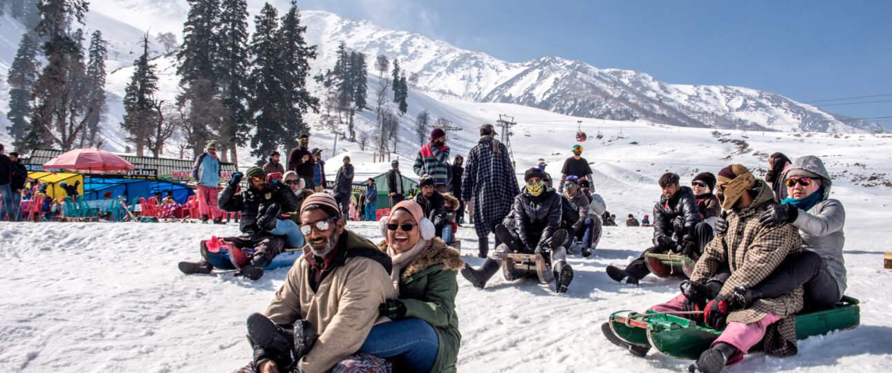 Kashmir Tour Packages from Bangalore 2025 – Budget, Honeymoon & Family Trips