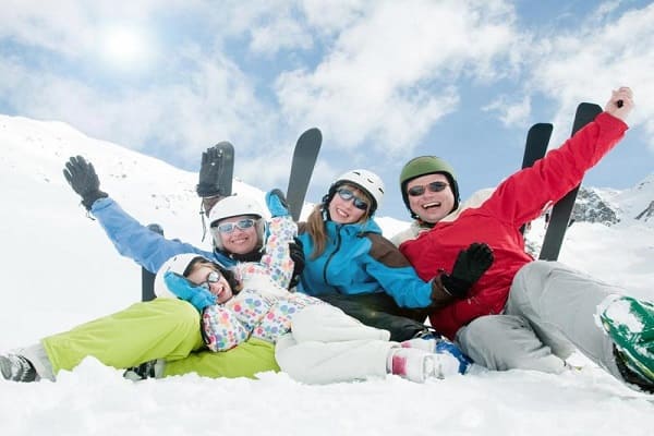 Kashmir: Where Every Trip Feels Like a Story — Ultimate Travel Guide for Romance, Adventure & Family