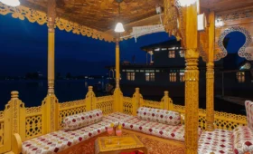 Kashmir Houseboats vs Hotels — What Families Should Know Before Booking