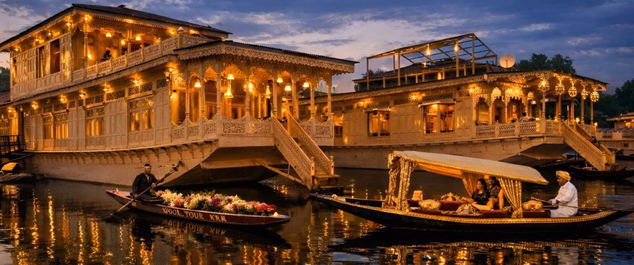Kashmir Houseboats 2026: History, Dal Lake vs Nigeen Lake, Packages, Costs & Booking Guide