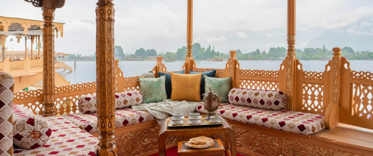 Dal Lake Houseboat Stay: Wake Up on Water in Kashmir's Floating World